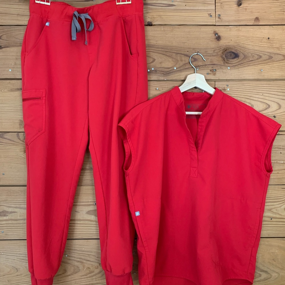 Red Figs Scrub Set
